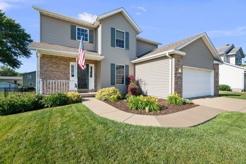 204 W Pinehurst Dr, Eldridge, IA, 52748 | Card Image