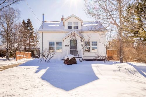 159 Pleasant St, Wolfville, NS, B4P1N5 | Card Image