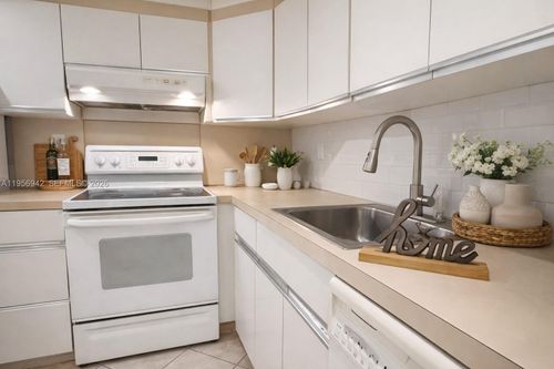 608c-3920 Inverrary Blvd, Lauderhill, FL, 33319 | Card Image