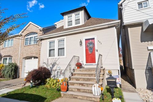 252 Grace Ave, Secaucus, NJ, 07094-3713 | Card Image
