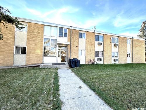 15 4th Ave, Maple Creek, SK, S0N1N0 | Card Image