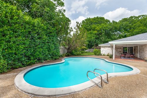 4128 Coral Cir, Benbrook, TX, 76126-2204 | Card Image