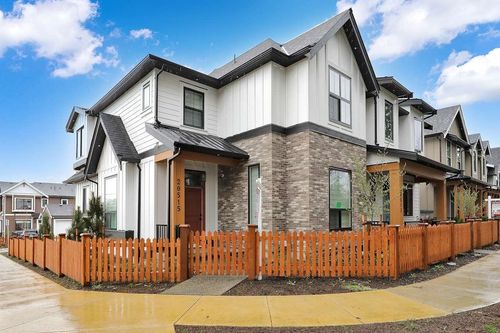 20515 74b Ave, Langley, BC, V2Y3S8 | Card Image