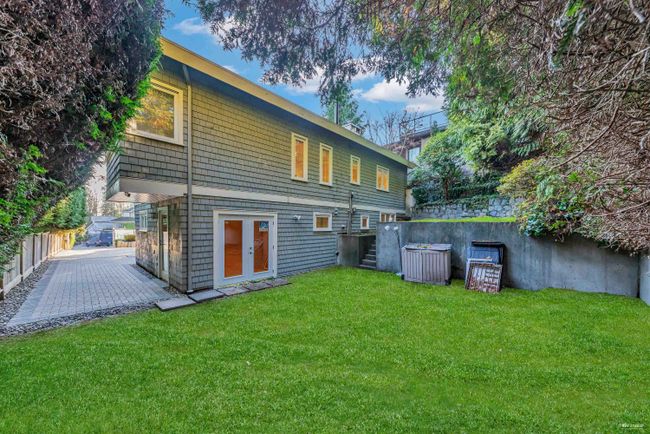 1355 Sinclair Street, House other with 4 bedrooms, 3 bathrooms and 4 parking in West Vancouver BC | Image 38