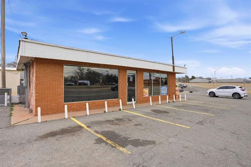 319 E 3rd St, Elk City, OK, 73644-4717 | Card Image