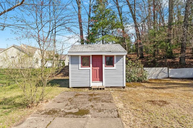 1096 W Hollis St, House other with 3 bedrooms, 3 bathrooms and null parking in Nashua NH | Image 4