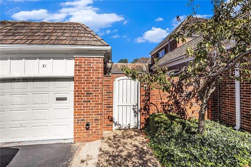 31 Compton Ct, Prairie Village, KS, 66208-5205 | Card Image