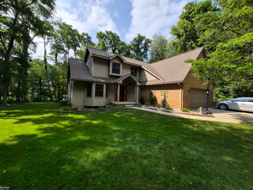 11383 Whispering Pines Trl, Fenton, MI, 48430-3406 | Card Image