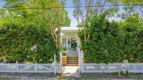328 Easterbrook St, Bay Saint Louis, MS, 39520-4449 | Card Image