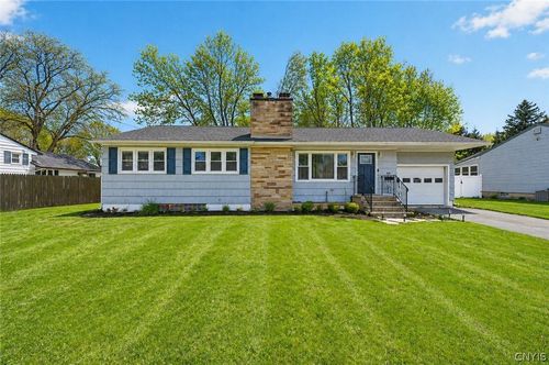 608 Forest Dr, Syracuse, NY, 13212-2427 | Card Image