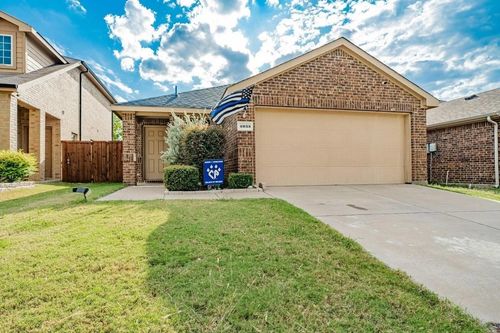 4035 Merriman Dr, Heartland, TX, 75126-8405 | Card Image
