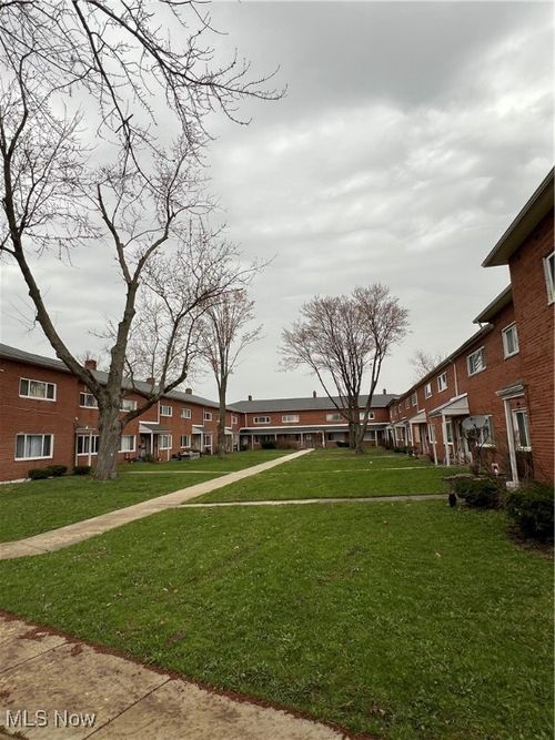 apt-4-23755 Banbury Cir, Warrensville Heights, OH, 44128-5360 | Card Image