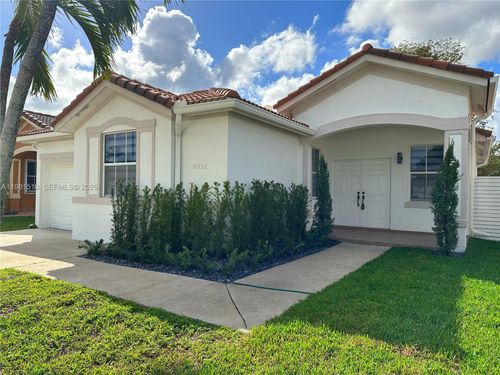 8052 Nw 198th St, Hialeah, FL, 33015-6380 | Card Image