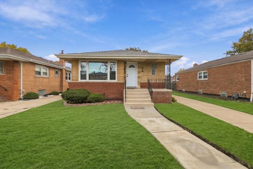 8729 S Fairfield Ave, Evergreen Park, IL, 60805-1146 | Card Image