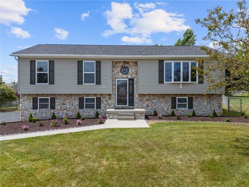 1402 Brierwood Dr, Somerset, PA, 15501-2713 | Card Image