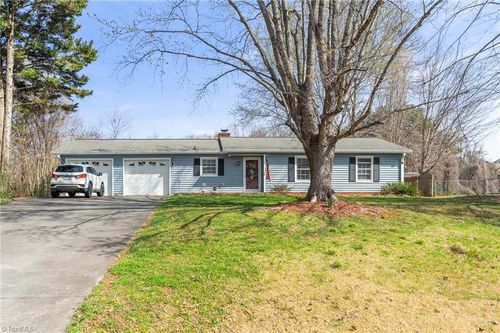 126 Maple Ln, King, NC, 27021-9413 | Card Image