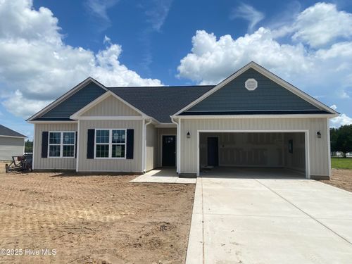 102 Nova Pl, Pikeville, NC, 27863-7003 | Card Image