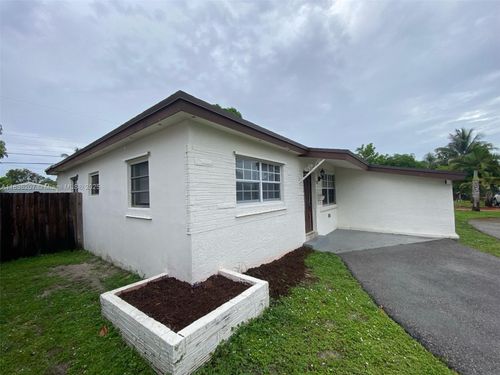 7521 Indigo St, Miramar, FL, 33023-5935 | Card Image