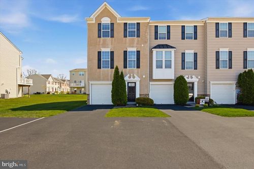 111 Sandpiper Ct, GILBERTSVILLE, PA, 19525-8118 | Card Image