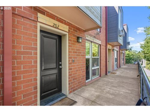 202-17040 Sw Whitley Way, Beaverton, OR, 97006-8059 | Card Image