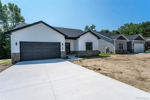 1377 Cedarcrest Dr, Carleton, MI, 48117-9621 | Card Image