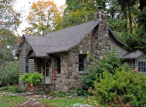 21 Lookout Dr, Cold Spring, NY, 10516-4134 | Card Image