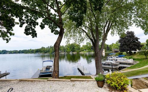 106-320 E Pleasant Street, Oconomowoc, WI, 53066 | Card Image