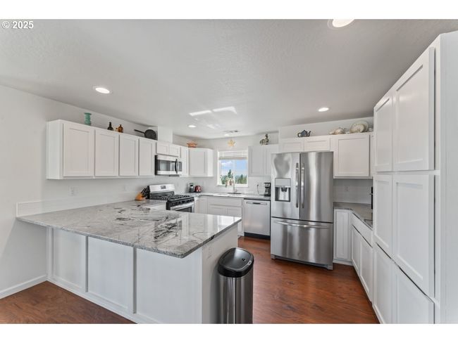 1019 Azure Way, House other with 3 bedrooms, 2 bathrooms and 2 parking in Eagle Point OR | Image 13