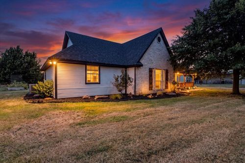 1870 Ross Ln, Springtown, TX, 76082-5662 | Card Image