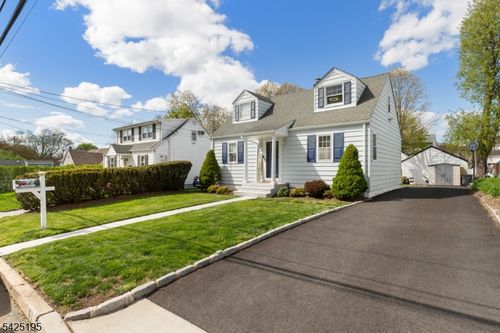 61 Highland Ave, Bergenfield, NJ, 07621-3117 | Card Image