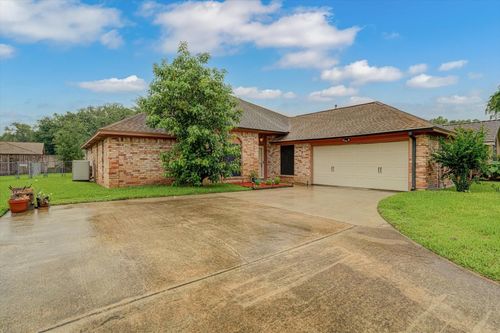139 Spanish Moss Ln, Lake Jackson, TX, 77566-4314 | Card Image