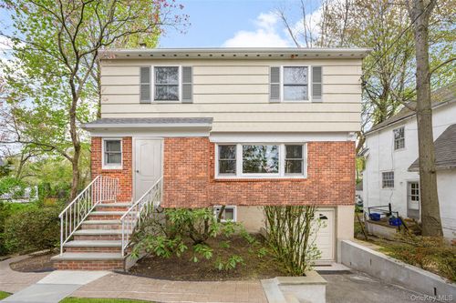 52 Wendt Ave, Larchmont, NY, 10538-2812 | Card Image