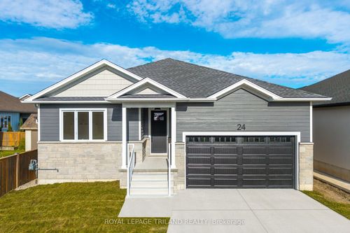 24 Brooklawn Dr, Grand Bend, ON, N0M1T0 | Card Image
