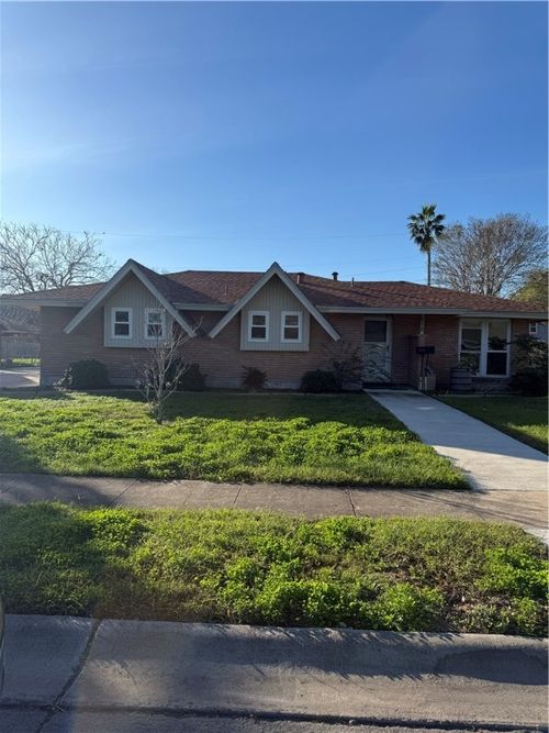 118 Carmel Dr, Portland, TX, 78374-2502 | Card Image