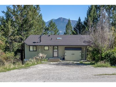 1399 12 Th Ave, House other with 4 bedrooms, 2 bathrooms and null parking in Invermere BC | Image 1