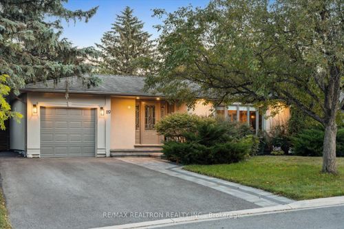 89 Devins Dr, Aurora, ON, L4G2Z5 | Card Image