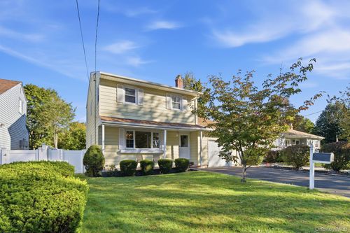 249 E 17th Street, Huntington, NY, 11746 | Card Image