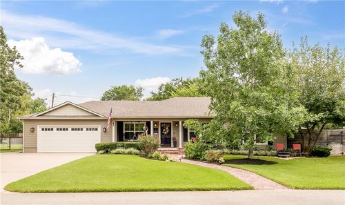 902 Woodland Pkwy, College Station, TX, 77840-2533 | Card Image