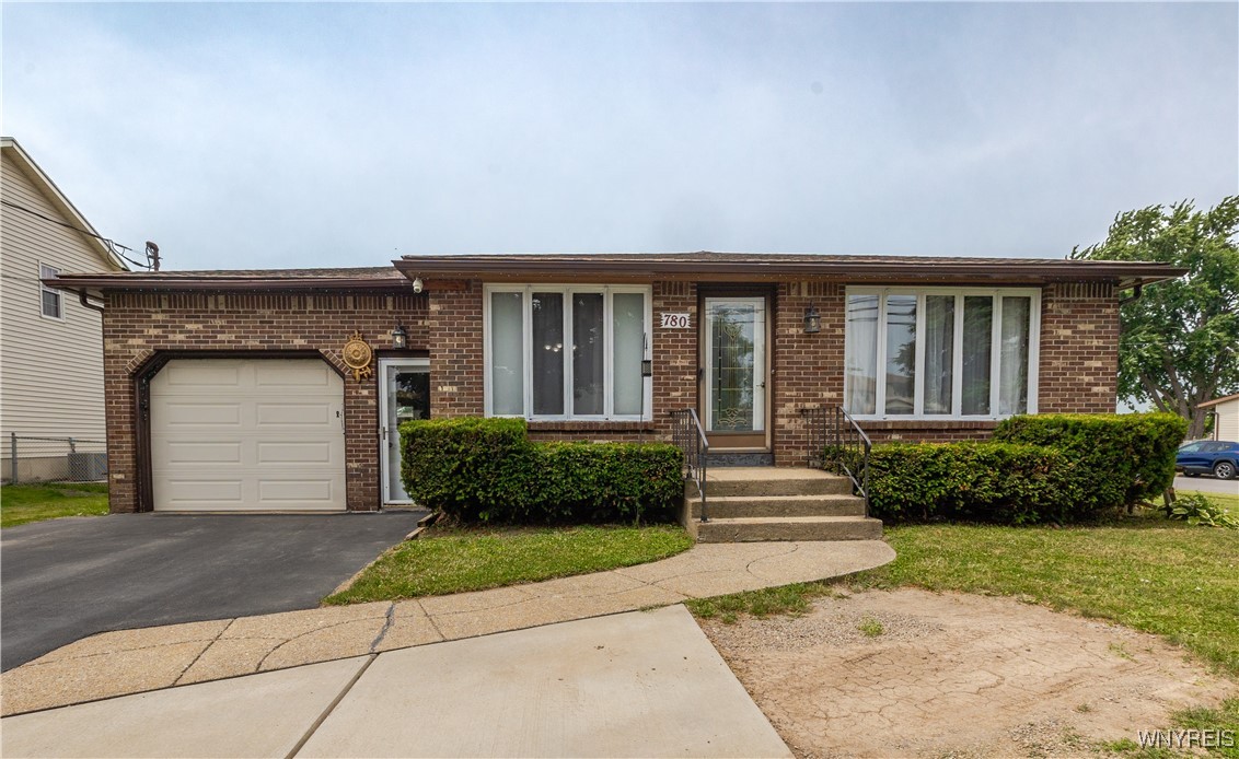 Borden Rd, Buffalo, NY 14227
