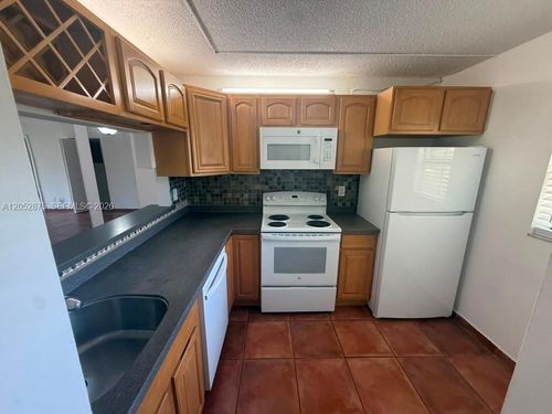 104-3399 Foxcroft Rd, Miramar, FL, 33025-4195 | Card Image