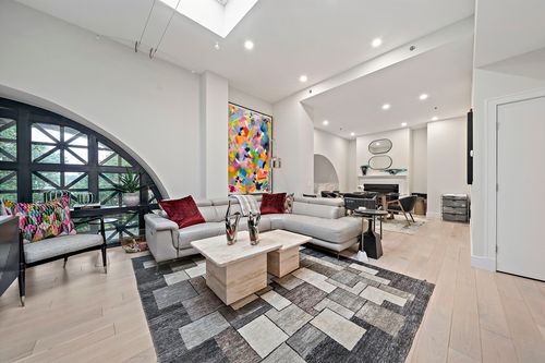 401-2420 Beacon St, Chestnut Hill, MA, 02467 | Card Image