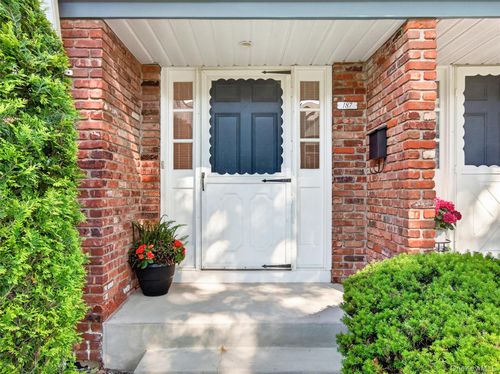 187 Doxbury Ln, Suffern, NY, 10901-7236 | Card Image