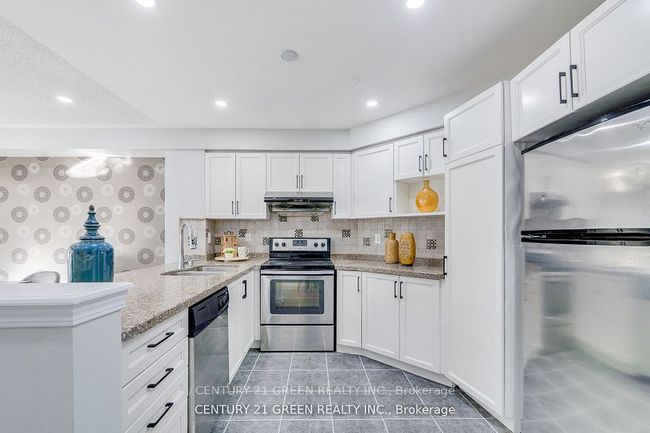 607 Willmott Cres, House attached with 4 bedrooms, 4 bathrooms and 2 parking in Milton ON | Image 8