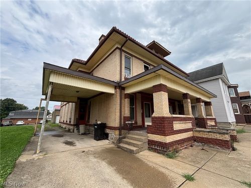 821 Market St, Zanesville, OH, 43701-3717 | Card Image