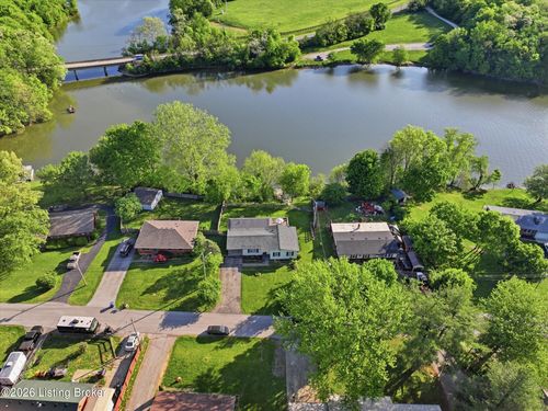 826 Bass Ln, Shelbyville, KY, 40065-9532 | Card Image