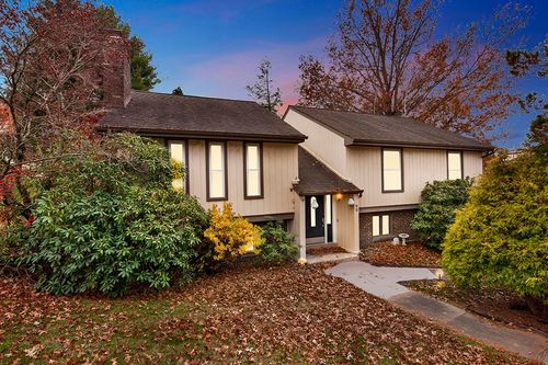 90 Beechwood Dr, Greensburg, PA, 15601-1321 | Card Image