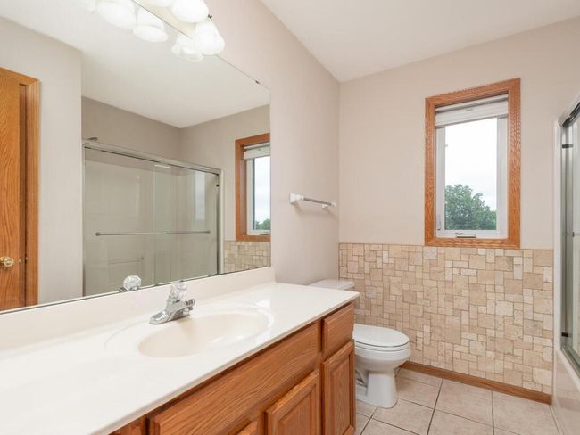 Upper level Full Bath | Image 23