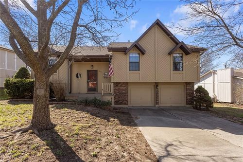 305 Se Bent Tree Dr, Blue Springs, MO, 64014-3119 | Card Image