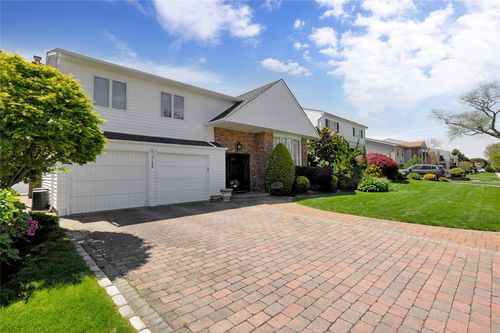 3188 Denton Dr, Merrick, NY, 11566-5115 | Card Image
