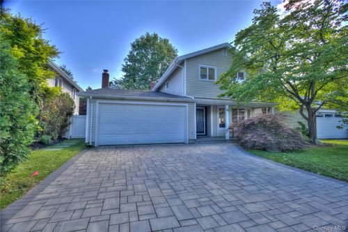 18 Seaview Ln, Port Washington, NY, 11050-1756 | Card Image